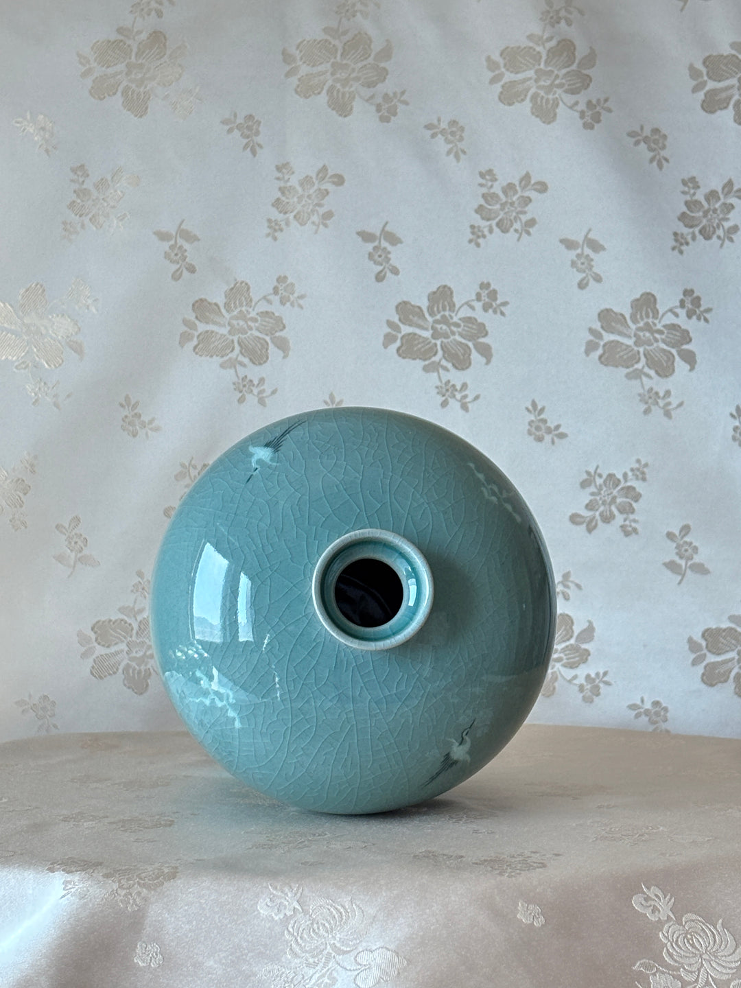 Celadon Maebyeong Vase with Lid: Inlaid Crane and Cloud Motif by Master Artisan