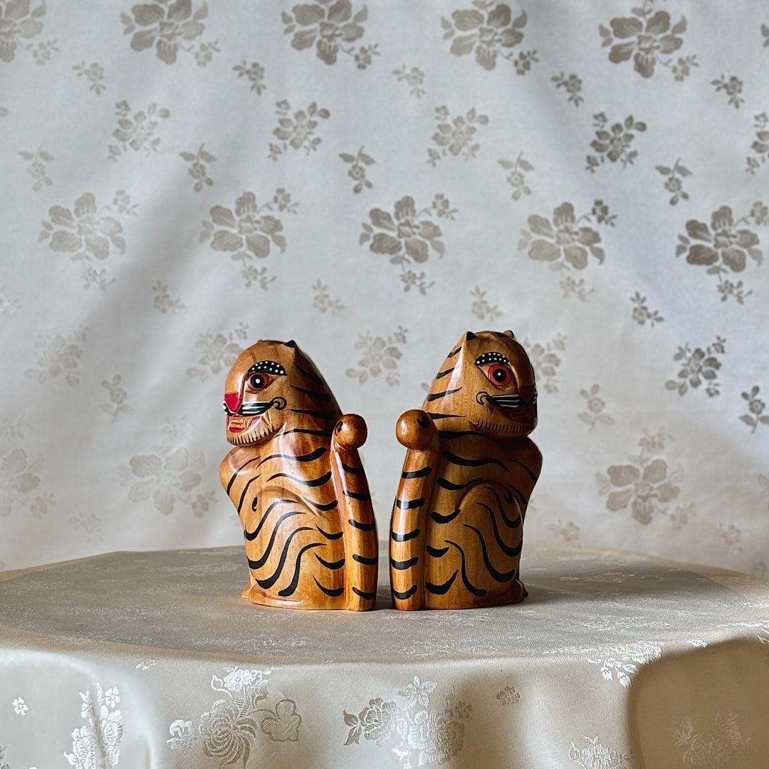 Grand-Size Folk Wooden Tiger Pair