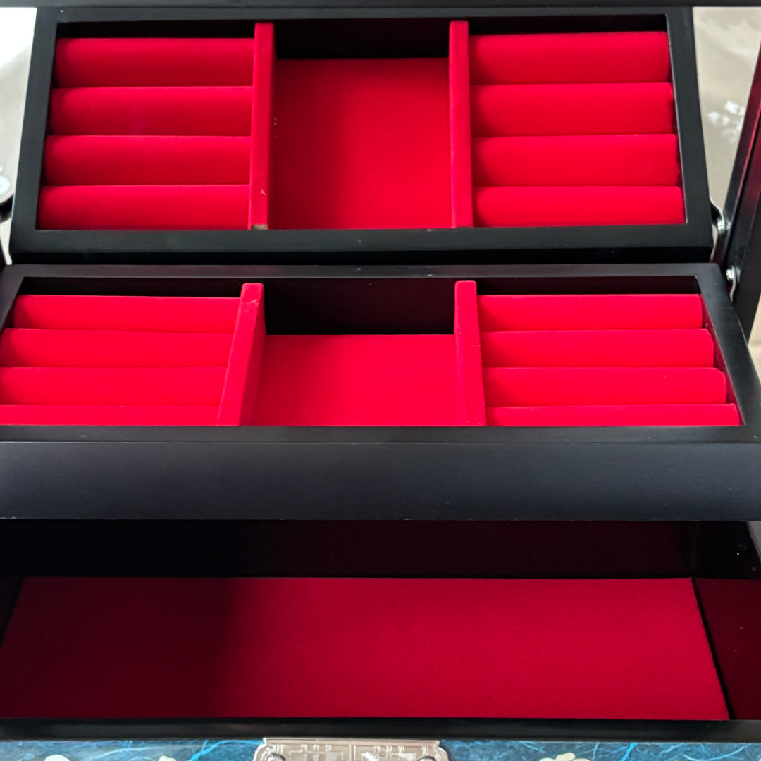 Mother of Pearl Jewelry Box: Butterfly and Peony Motif on Navy Hanji