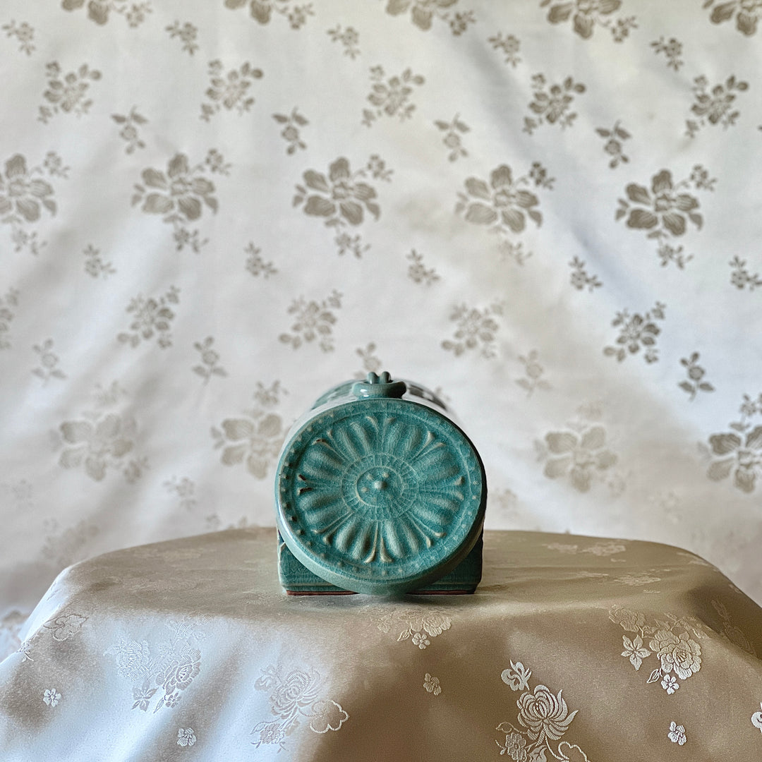 Celadon Lidded Box (Hap): Lotus Sumaksae Roof-Tile Motif