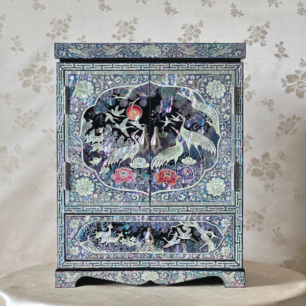 Grand double-door mother-of-pearl jewelry chest with the ten symbols of longevity