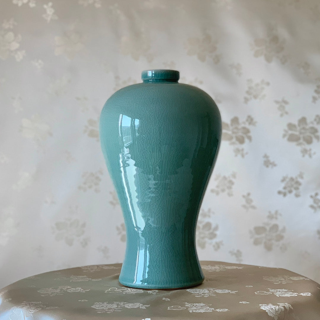 Celadon Vase with No Pattern (청자 무지 매병)