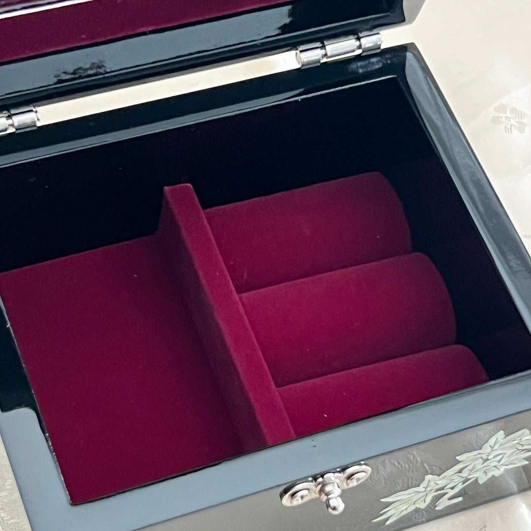 Mother-of-Pearl Ring Box: Bear, Rocky Mountains, Inuksuk and Maple Leaf Motifs