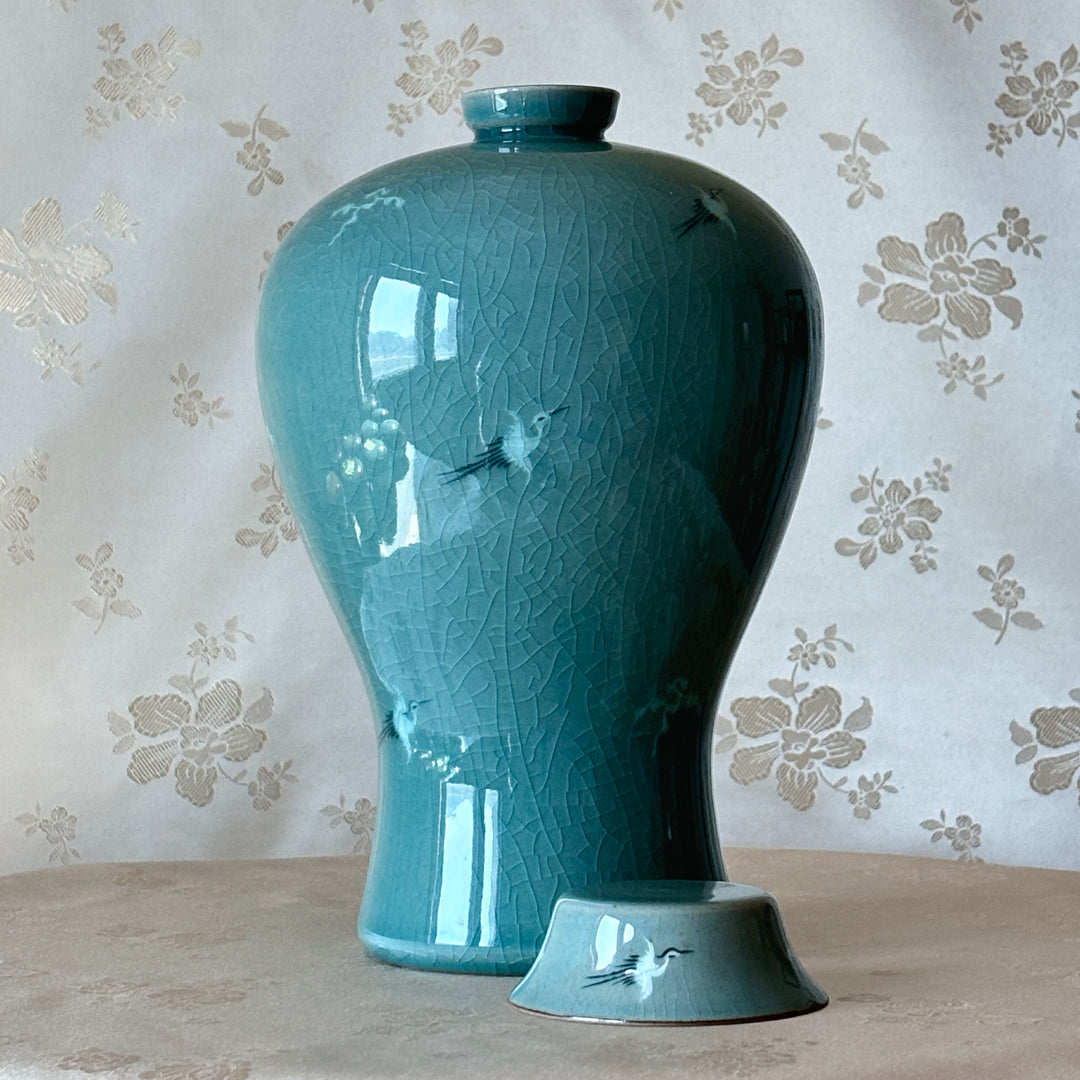 Celadon Maebyeong Vase with Lid: Inlaid Crane and Cloud Motif by Master Artisan