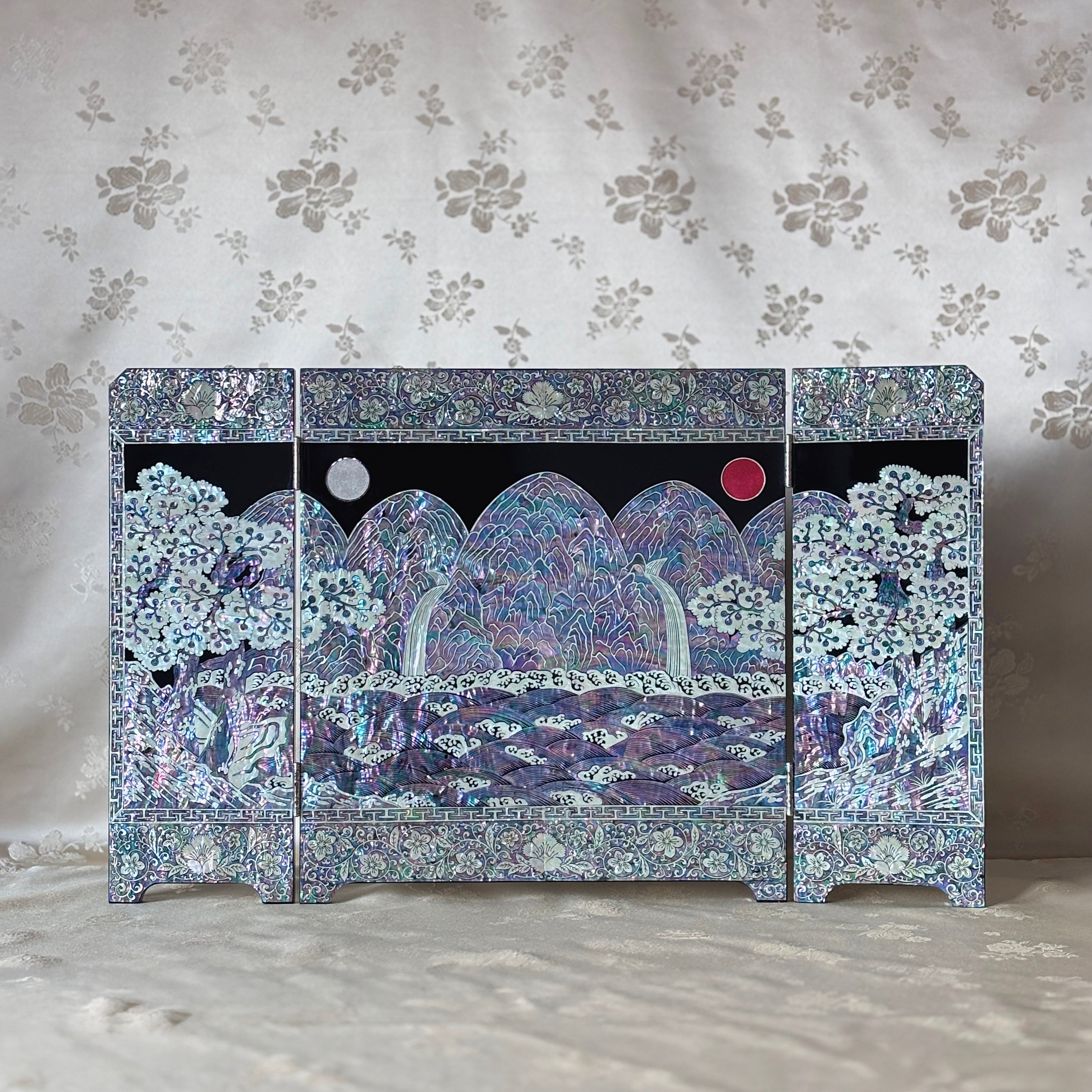 Mother-of-Pearl Folding Screen: Grand-Scale Sun, Moon and Five Peaks Landscape (Ilwol O’bongdo)