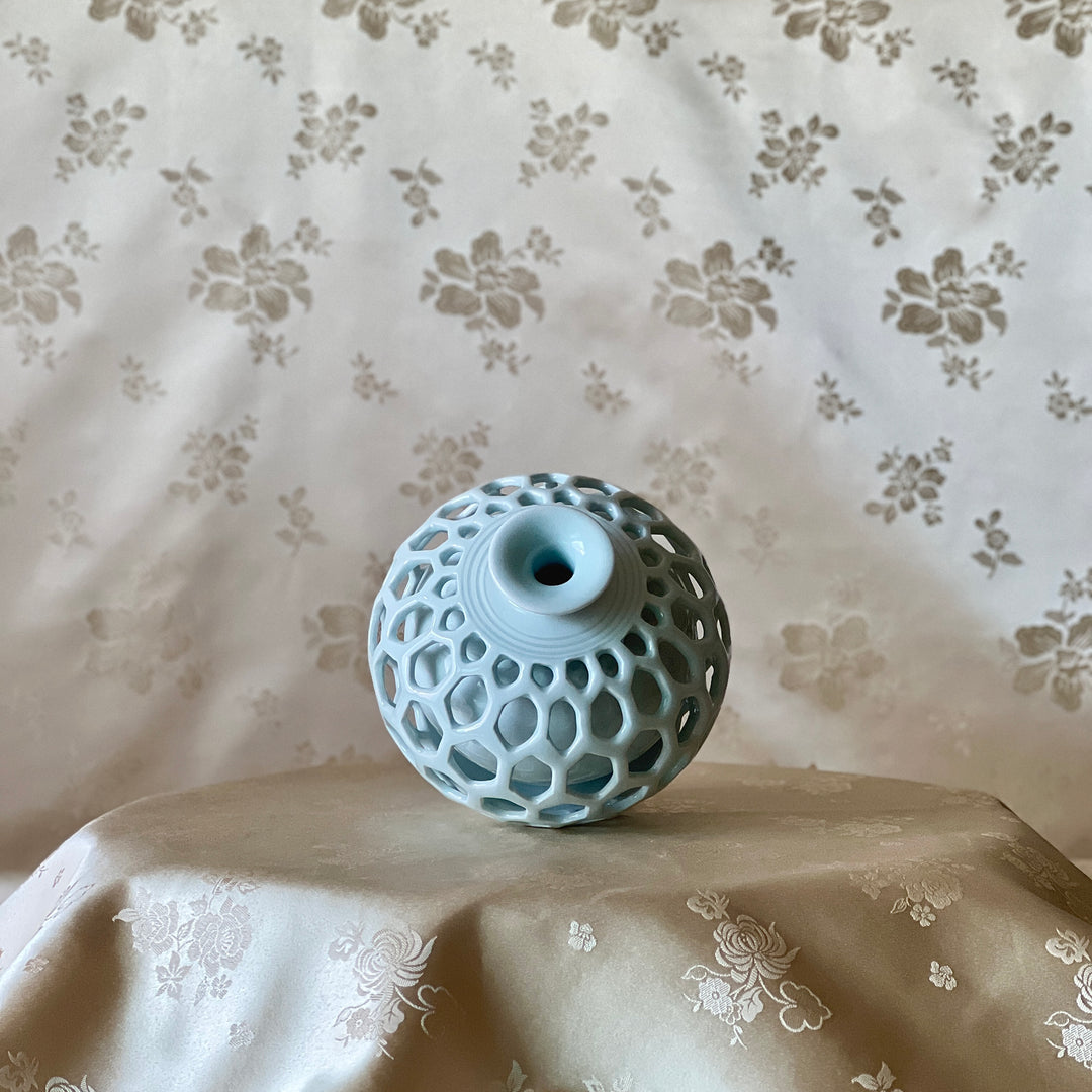 White Porcelain Double-Walled Openwork Vase: Tortoise-Shell Lattice with Incised Cloud and Crane Motif