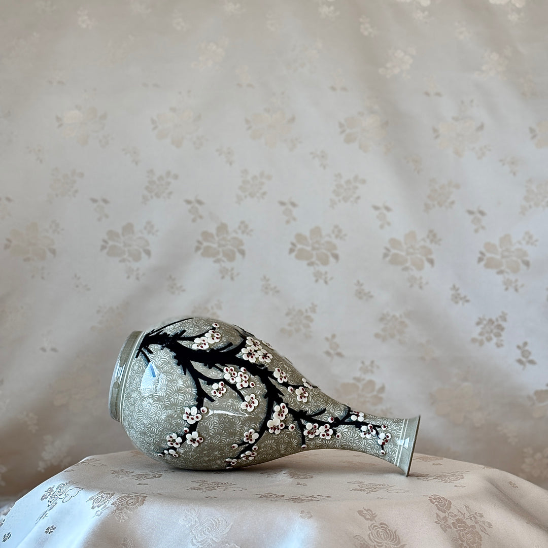 Buncheong Maebyeong and Jubyeong Vase Set: Stamped Chrysanthemum Ground with Plum Blossom Motif