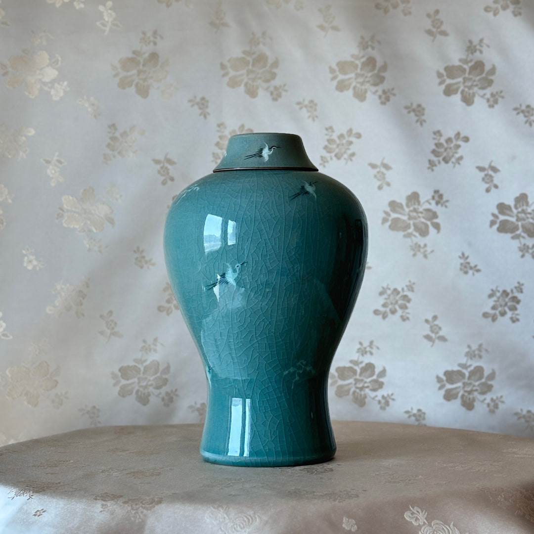 Celadon Maebyeong Vase with Lid: Inlaid Crane and Cloud Motif by Master Artisan