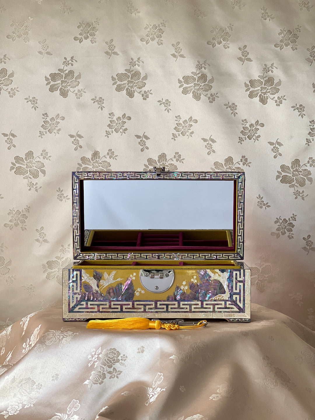 Mother-of-Pearl Jewelry Box: Pine and Crane Motif on Gold Ground