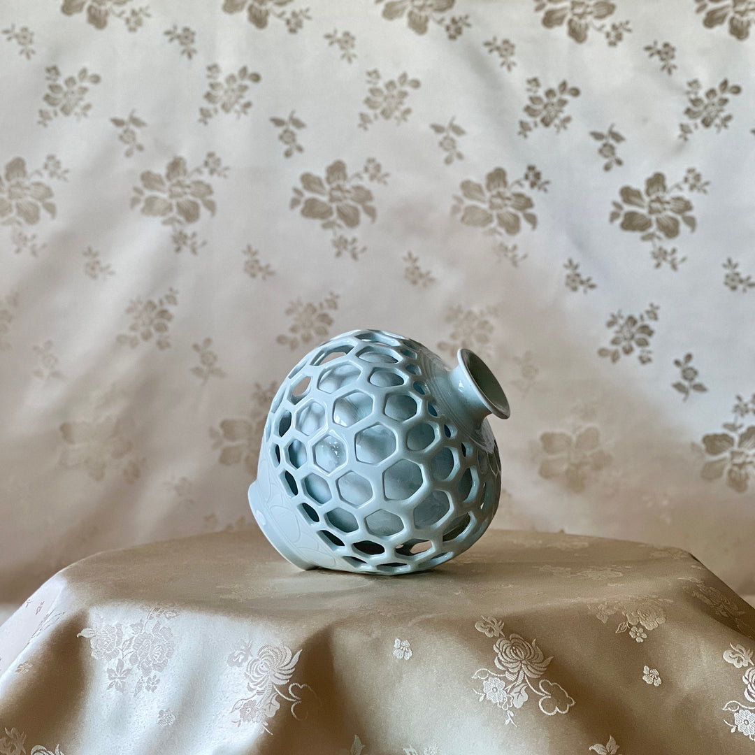 White Porcelain Double-Walled Openwork Vase: Tortoise-Shell Lattice with Incised Cloud and Crane Motif