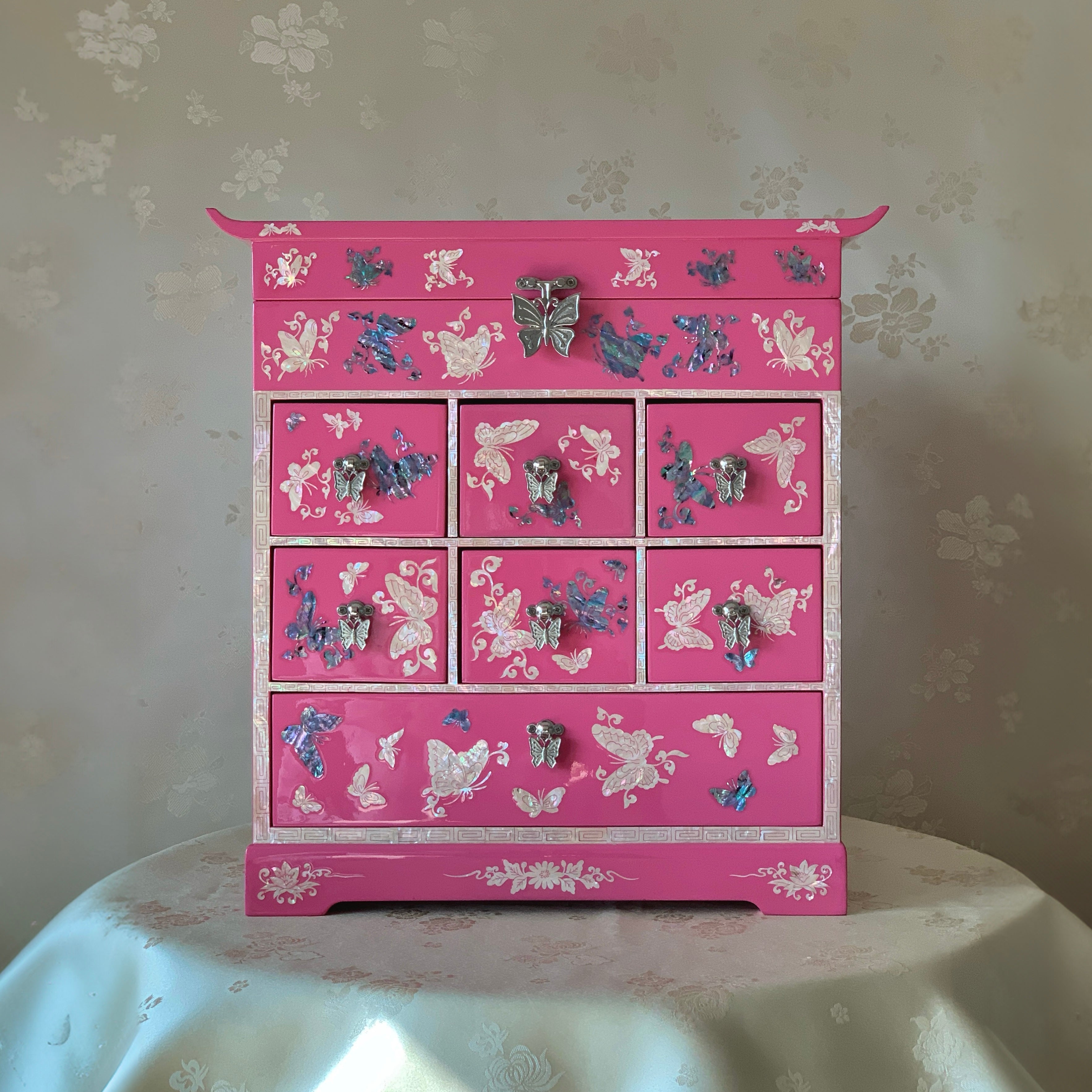 アジアンの壷 Mother of Pearl Jewelry or Storage Box with Butterfly