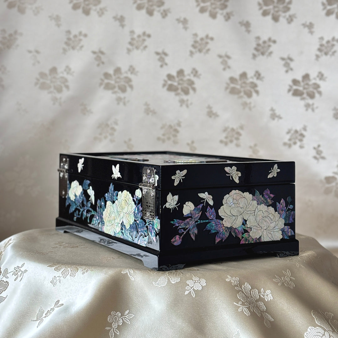Mother-of-Pearl Jewelry Box: Sculpted Whole-Shell Birds and Peonies on Deep Black