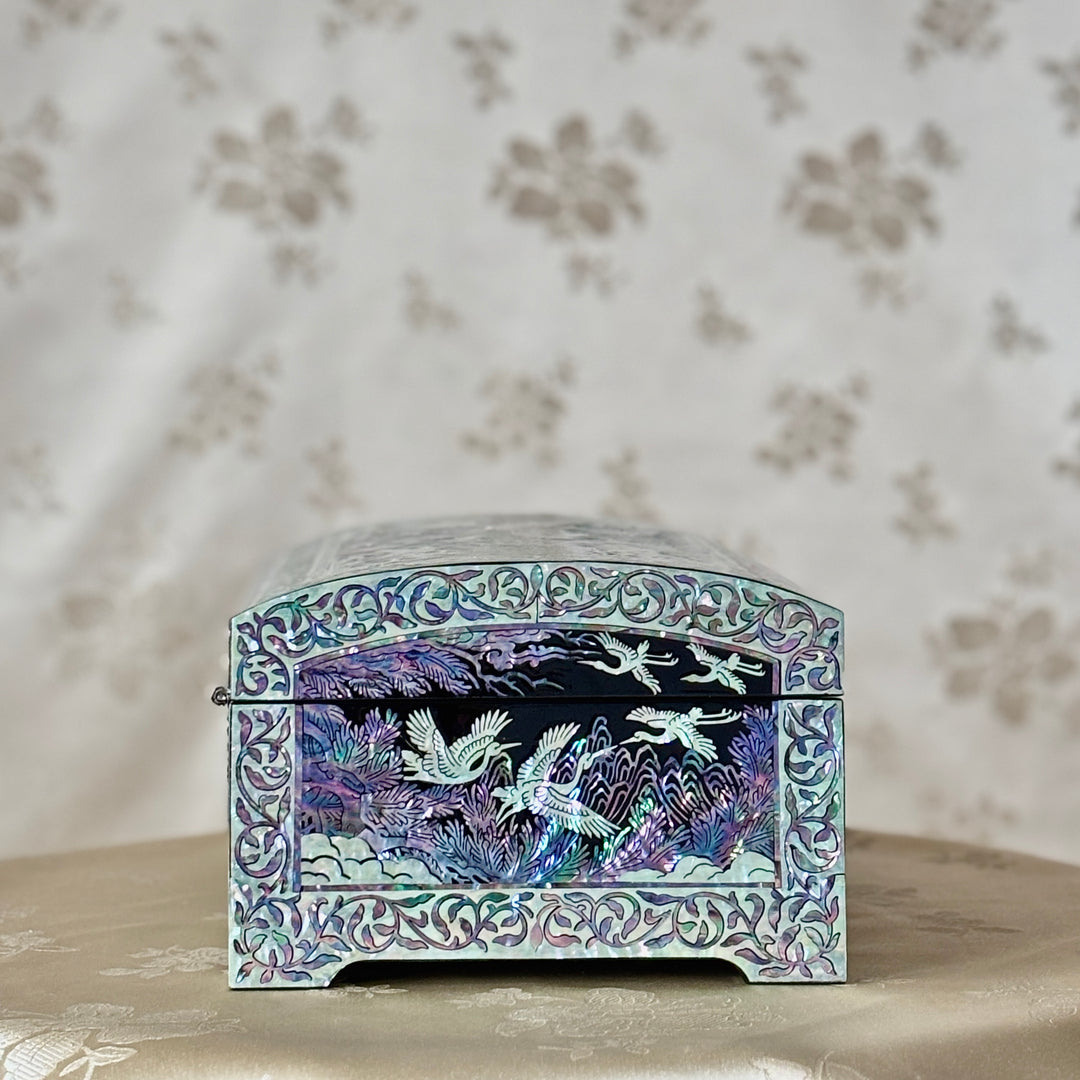 Mother-of-Pearl Jewelry Box: Crane and Pine Motif in Traditional Landscape Design