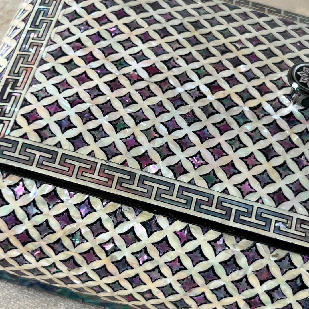 Mother-of-Pearl Jewelry Lidded Box: Chilbo Motif