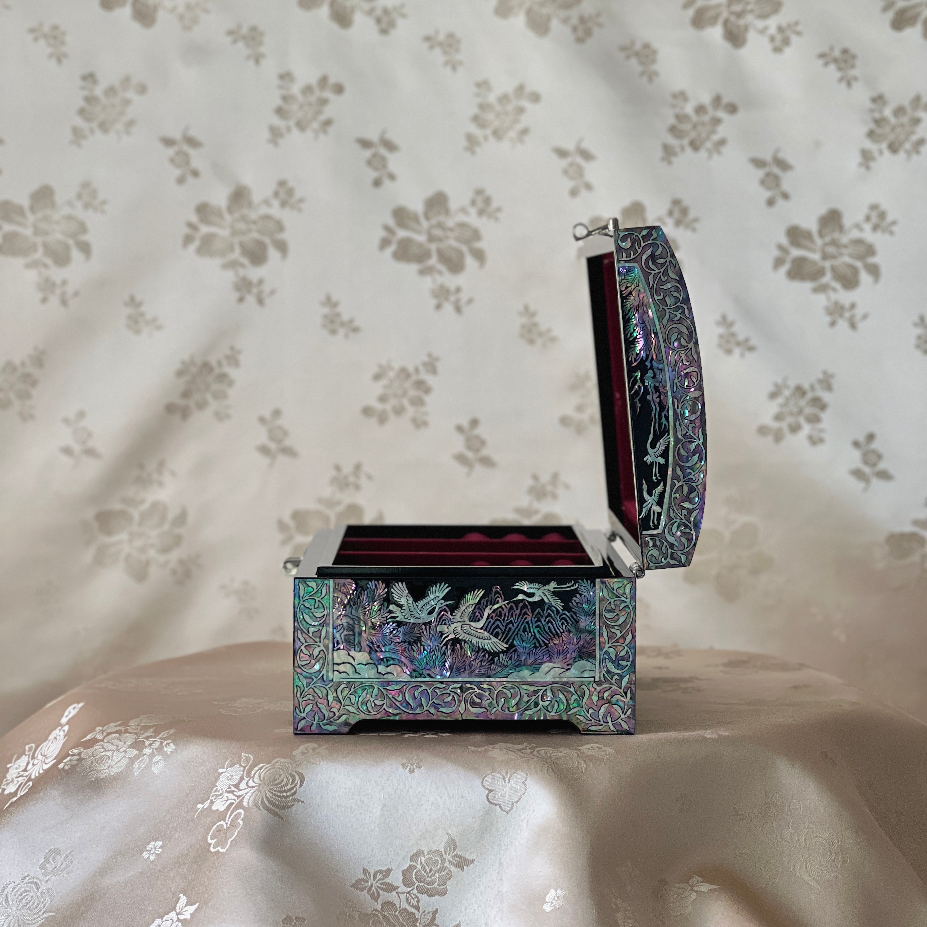 Mother-of-Pearl Jewelry Box: Mountain Landscape with Cranes – ArtinKo