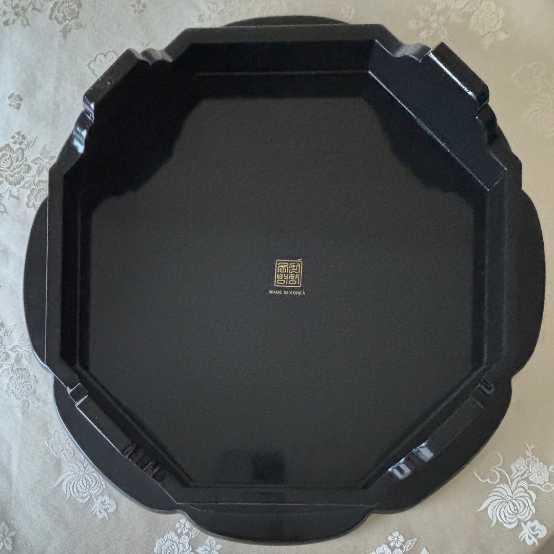 Floral-Shaped Mother-of-Pearl Tray Adorned with Butterfly and Peony Motifs