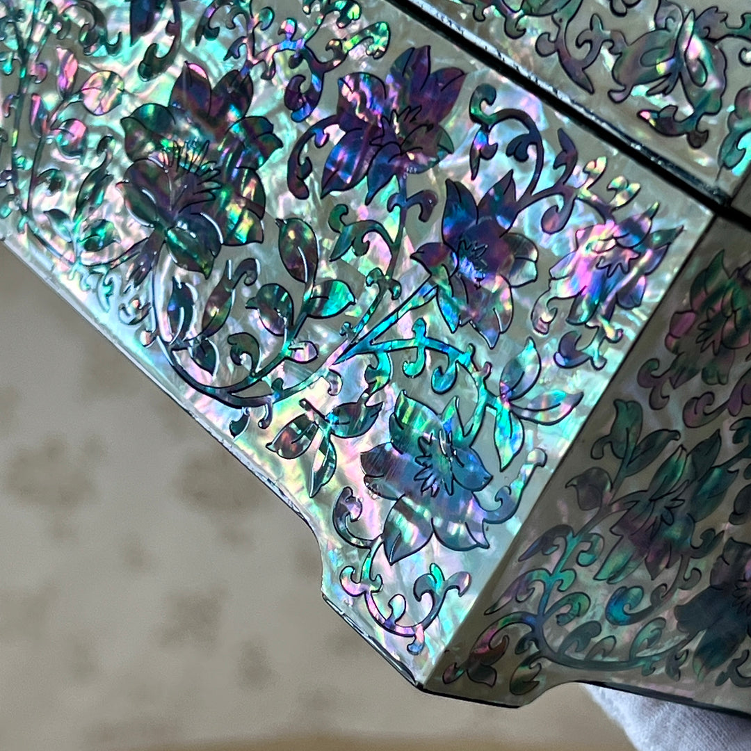 Mother-of-Pearl Jewelry Box: Paired Cranes in a Pine Grove