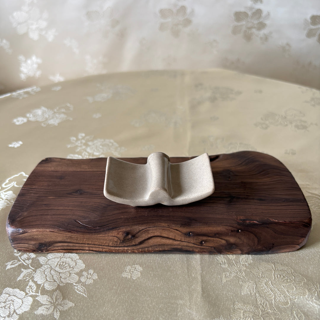 Buncheong Roof-Tile Utensil Rest Set with Inlaid Crane and Cloud Motif by Master Arisan