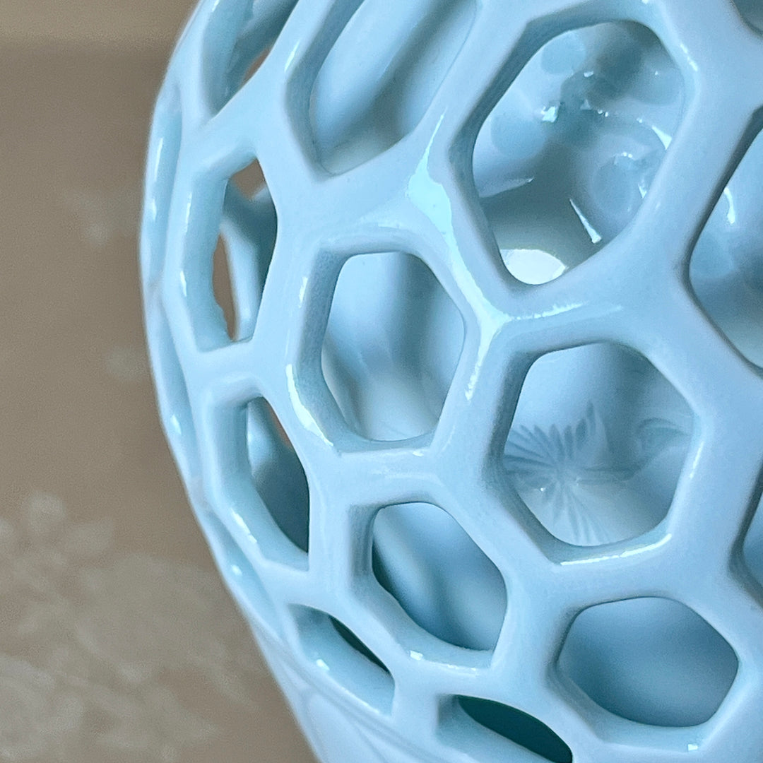White Porcelain Double-Walled Openwork Vase: Tortoise-Shell Lattice with Incised Cloud and Crane Motif