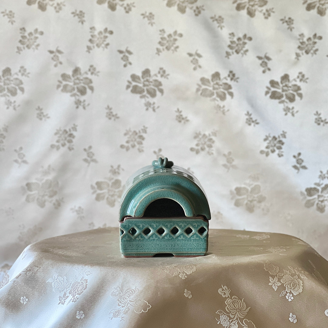Celadon Lidded Box (Hap): Lotus Sumaksae Roof-Tile Motif
