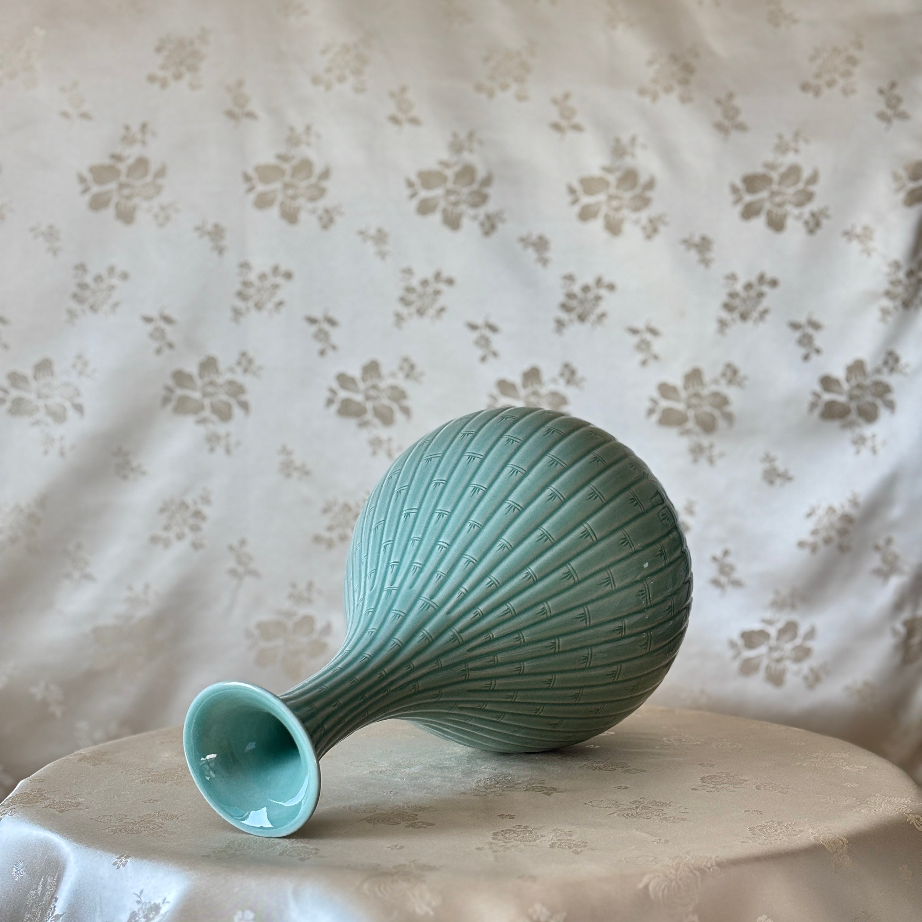 竹節模様の手作り韓国青磁花瓶 – ArtinKo