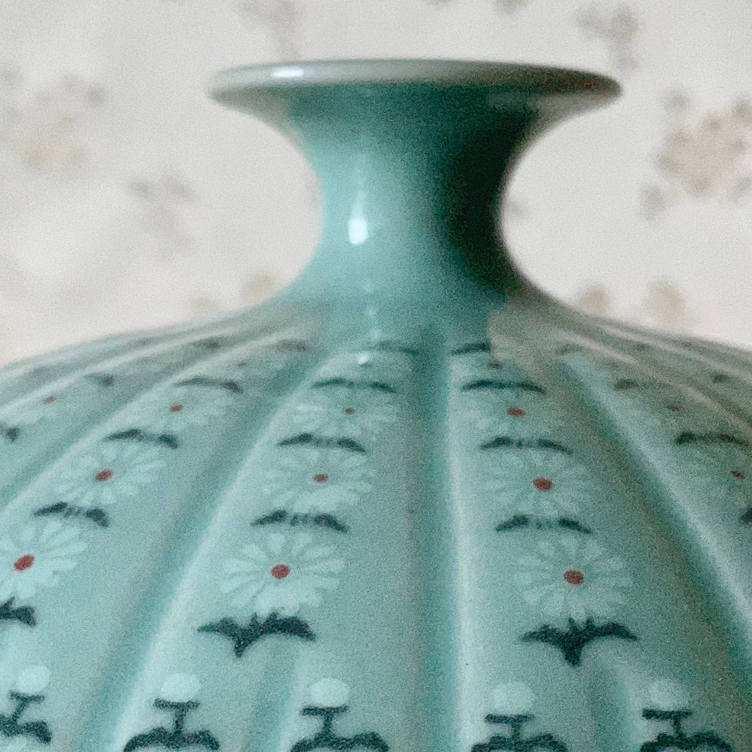 Celadon Big Size Vase with Inlaid Chrysanthemum Pattern (청자 상감 국화문 호)