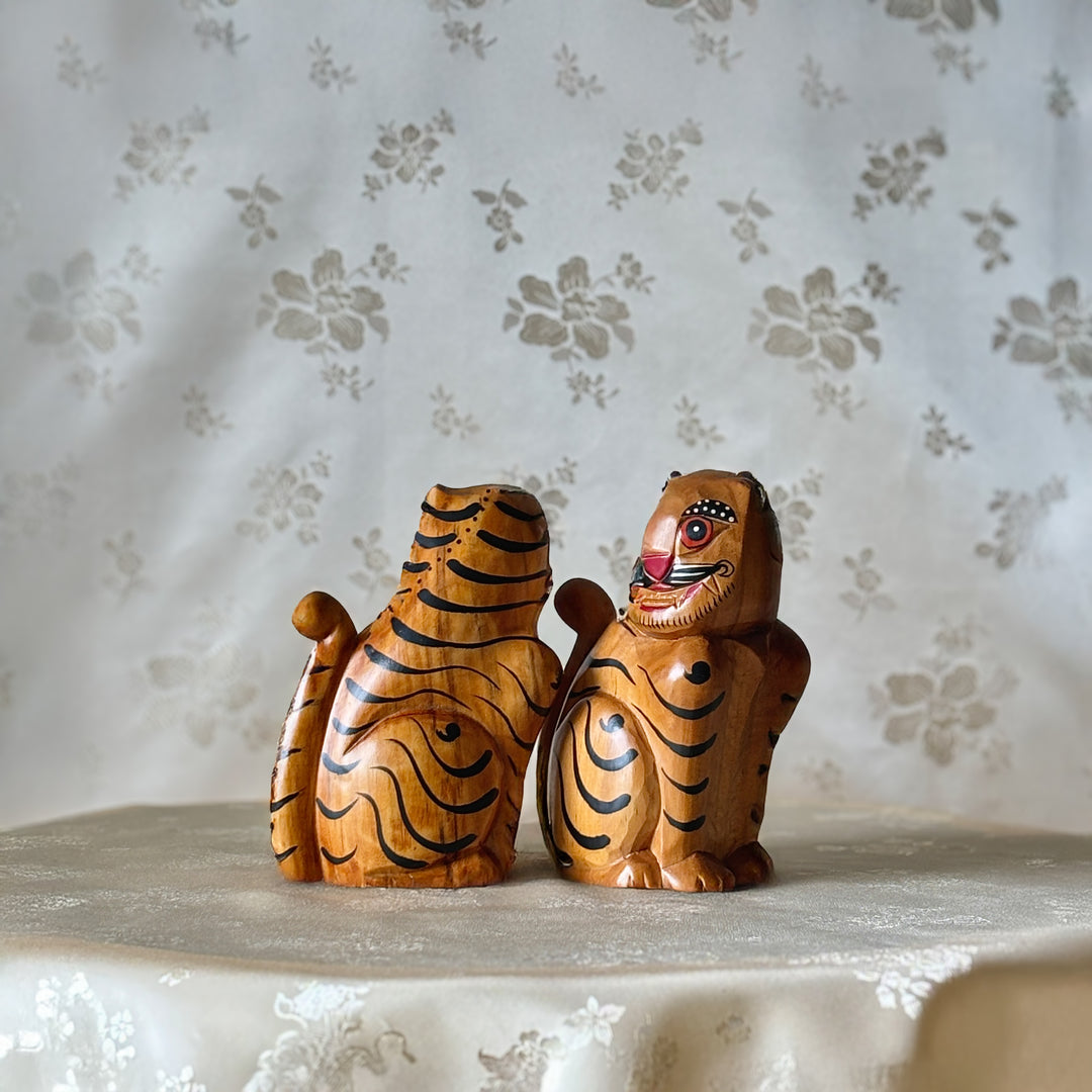 Grand-Size Folk Wooden Tiger Pair