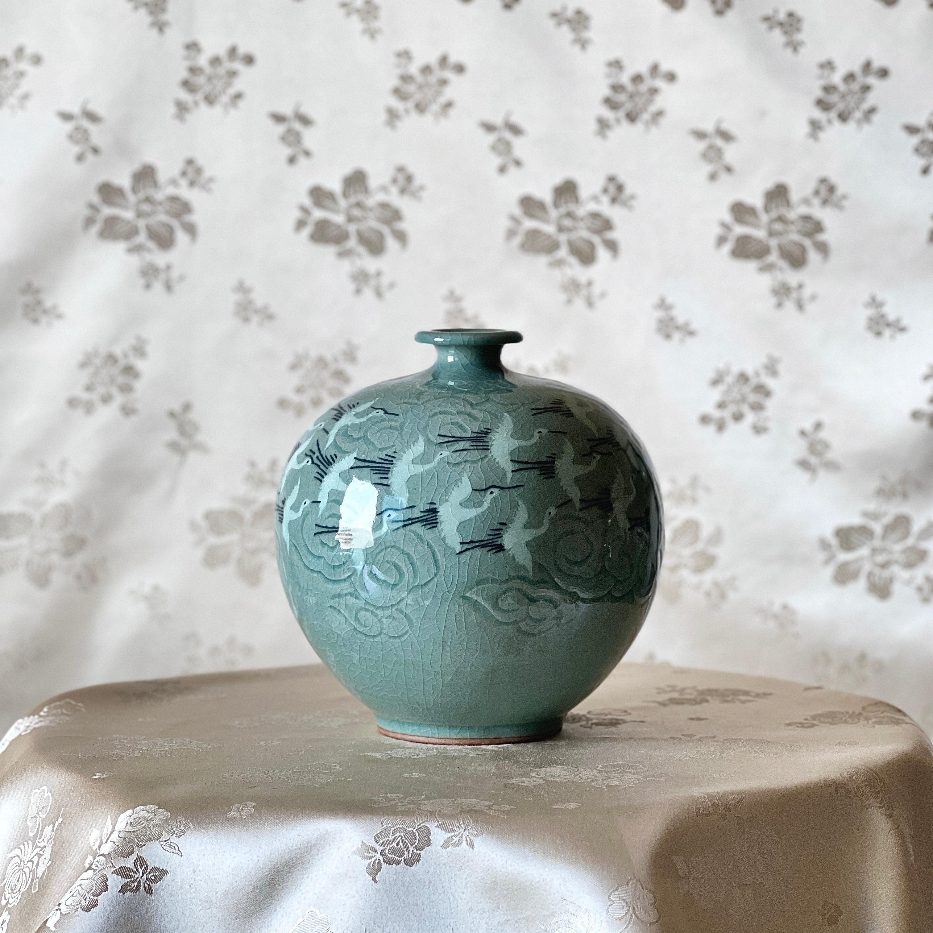 Celadon Vase with Inlaid Flying Cranes and Cloud Design – ArtinKo