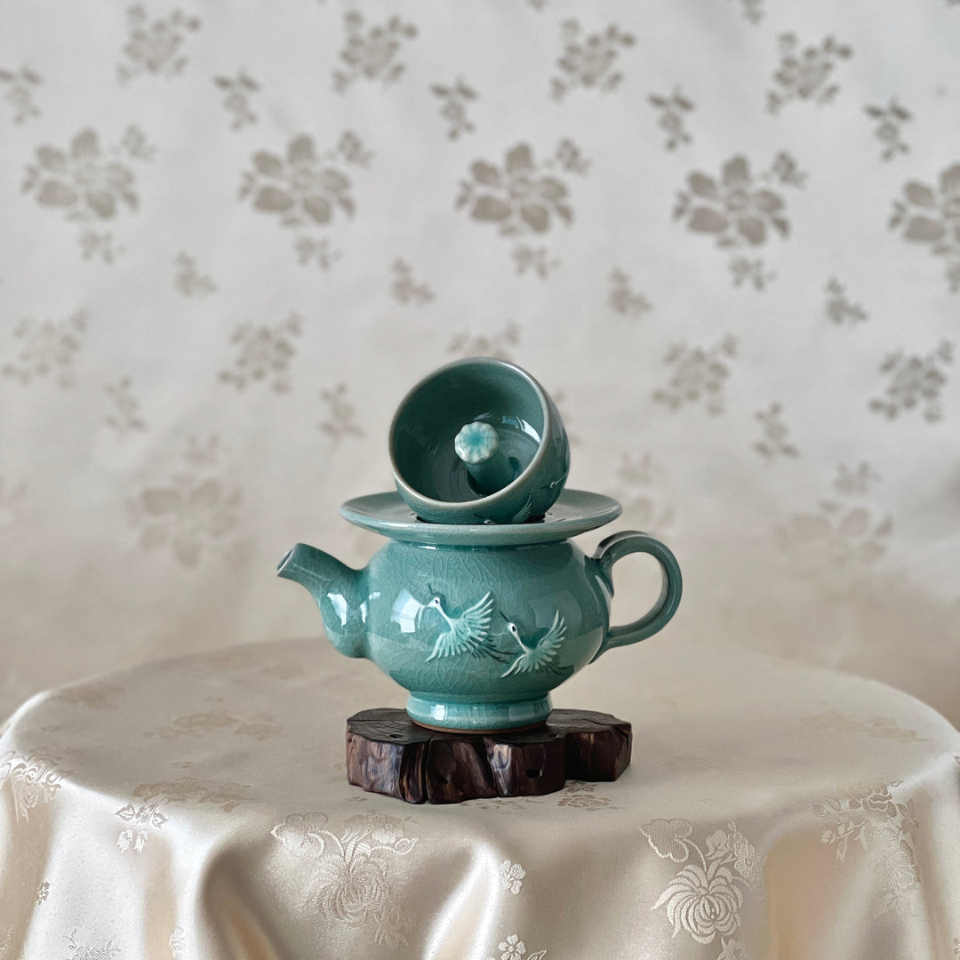 Celadon Gye-yeong Bae (Sobriety Cup): Embossed Crane Motif by Master Artisan