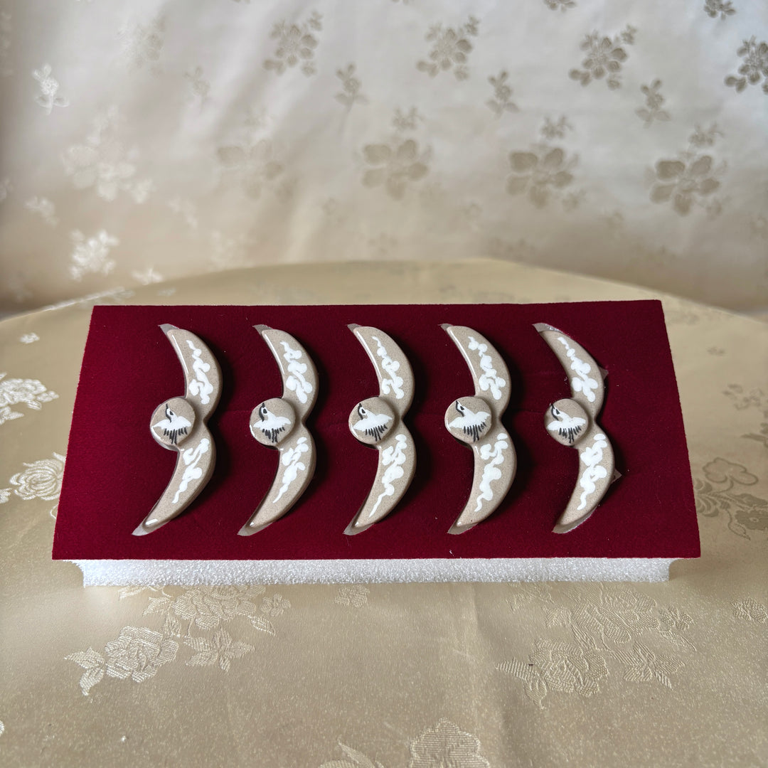 Buncheong Roof-Tile Utensil Rest Set with Inlaid Crane and Cloud Motif by Master Arisan