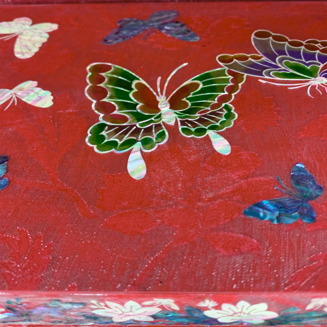 蝶と蔓の模様のピンクのシルク層マザーオブパール両開きジュエリーボックス (자개 비단 은사 호접 당초문 보석함)