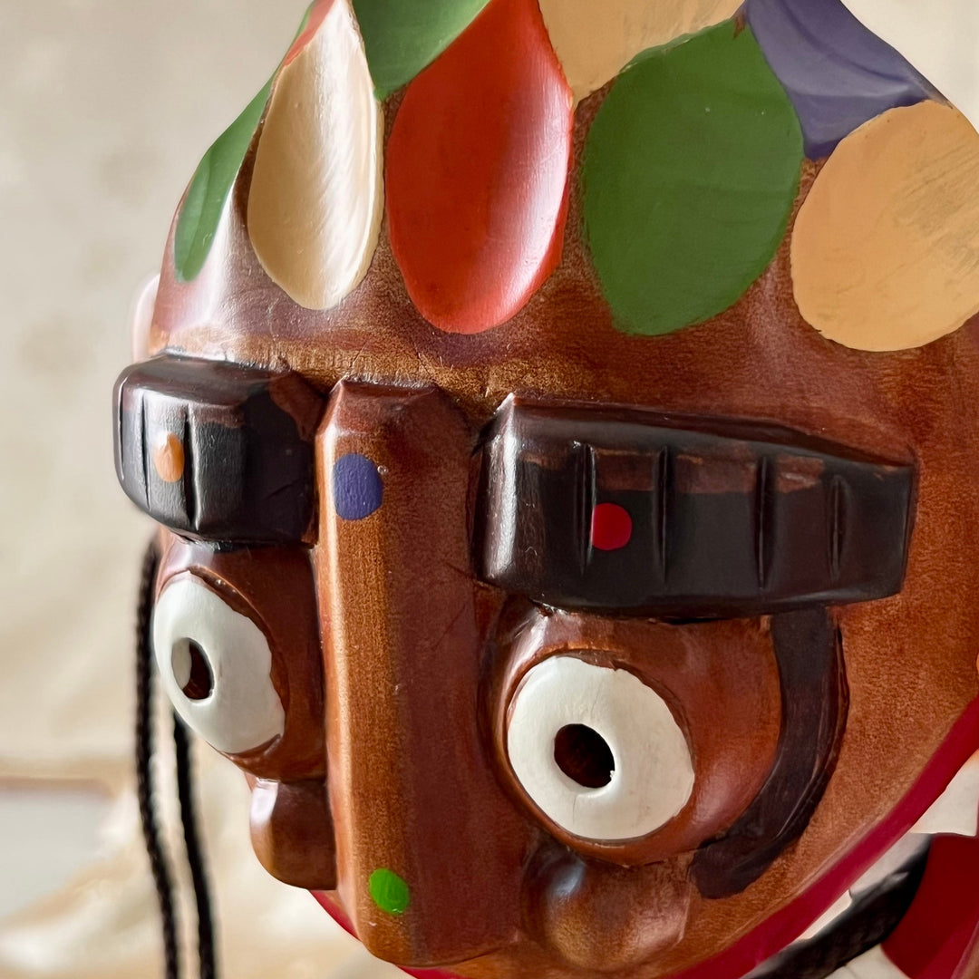 宗教儀式や踊りに使用される枠のない木製マスク (전통 탈춤 목재 말뚝이 탈)