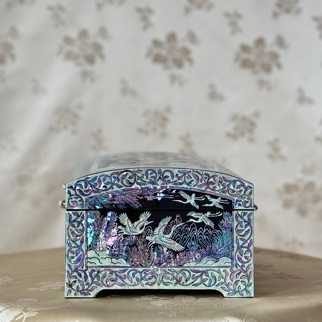 Mother-of-Pearl Jewelry Box: Crane and Pine Motif in Traditional Landscape Design