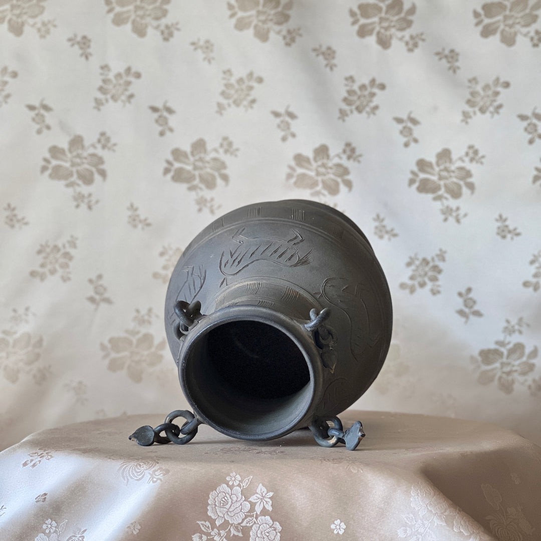 Silla Earthenware Long-Necked Jar: Horse Motif with Ring Ornaments