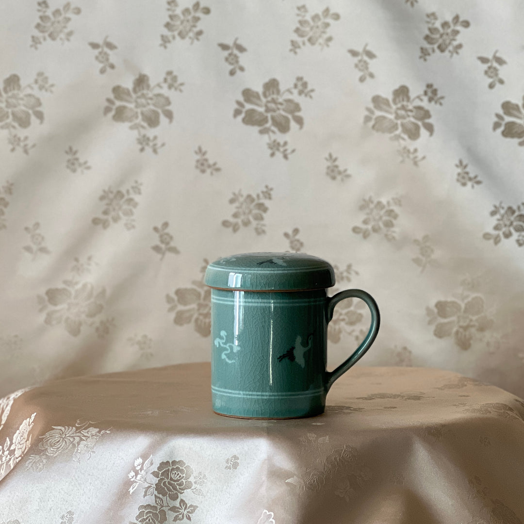 Celadon Tea Mug: Inlaid Cloud and Crane Motif