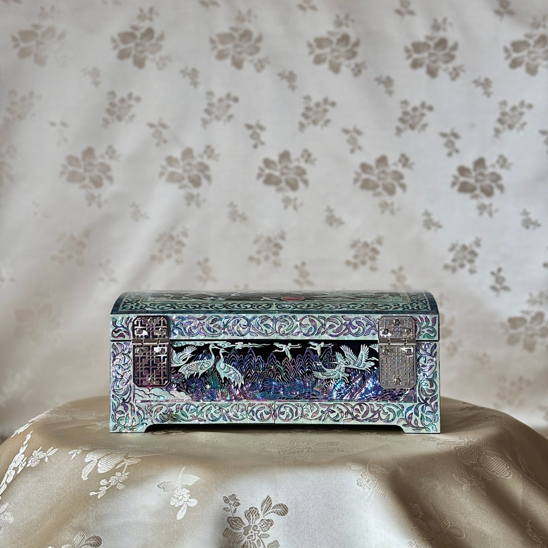 Mother-of-Pearl Jewelry Box: Crane and Pine Motif in Traditional Landscape Design