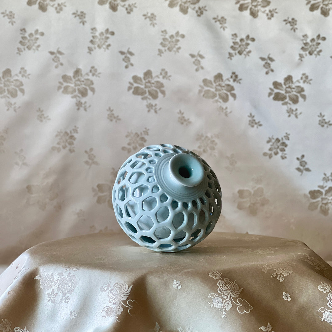 White Porcelain Double-Walled Openwork Vase: Tortoise-Shell Lattice with Incised Cloud and Crane Motif
