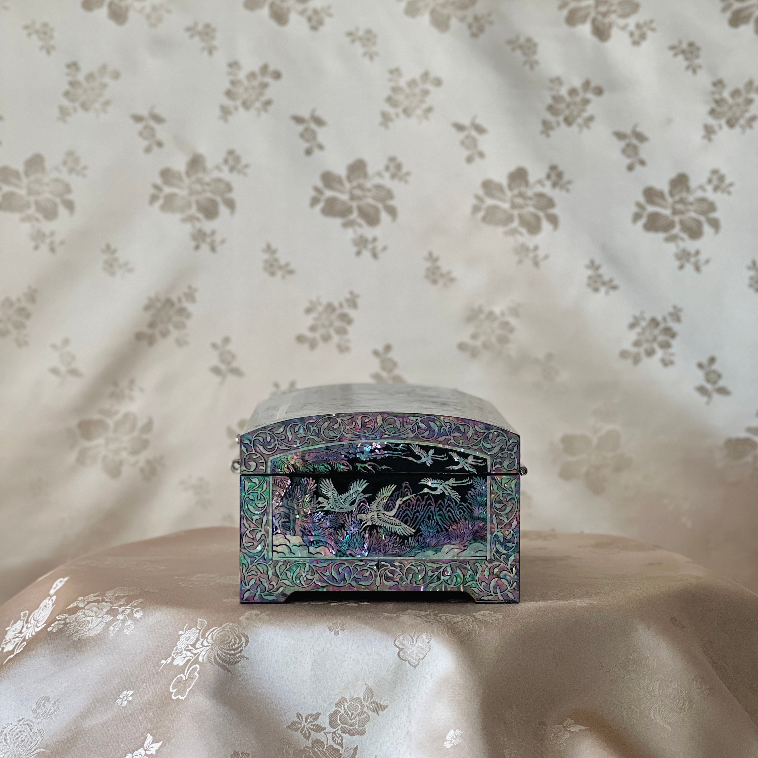 Mother-of-Pearl Jewelry Box: Mountain Landscape with Cranes – ArtinKo