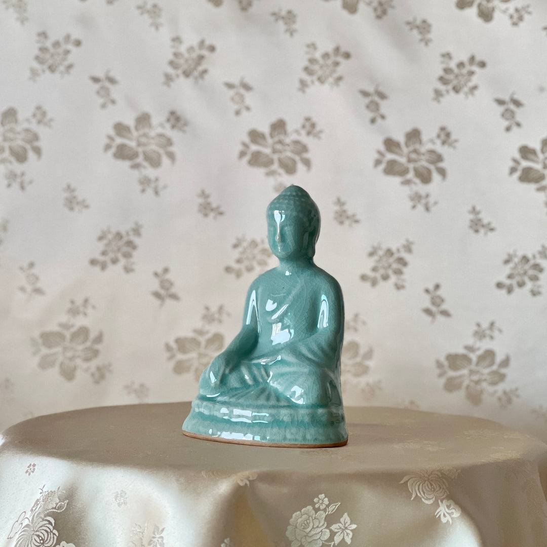 Seladon-Statue des Buddha im Lotussitz (청자 가부좌 부처상)