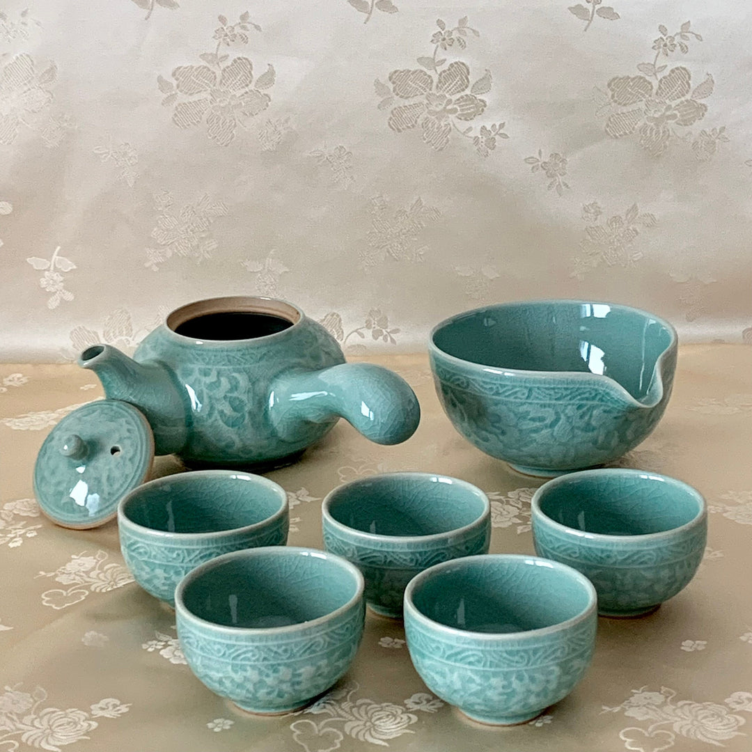 Celadon Tea Set with Vine Pattern (청자 당초문 5인 다기세트)
