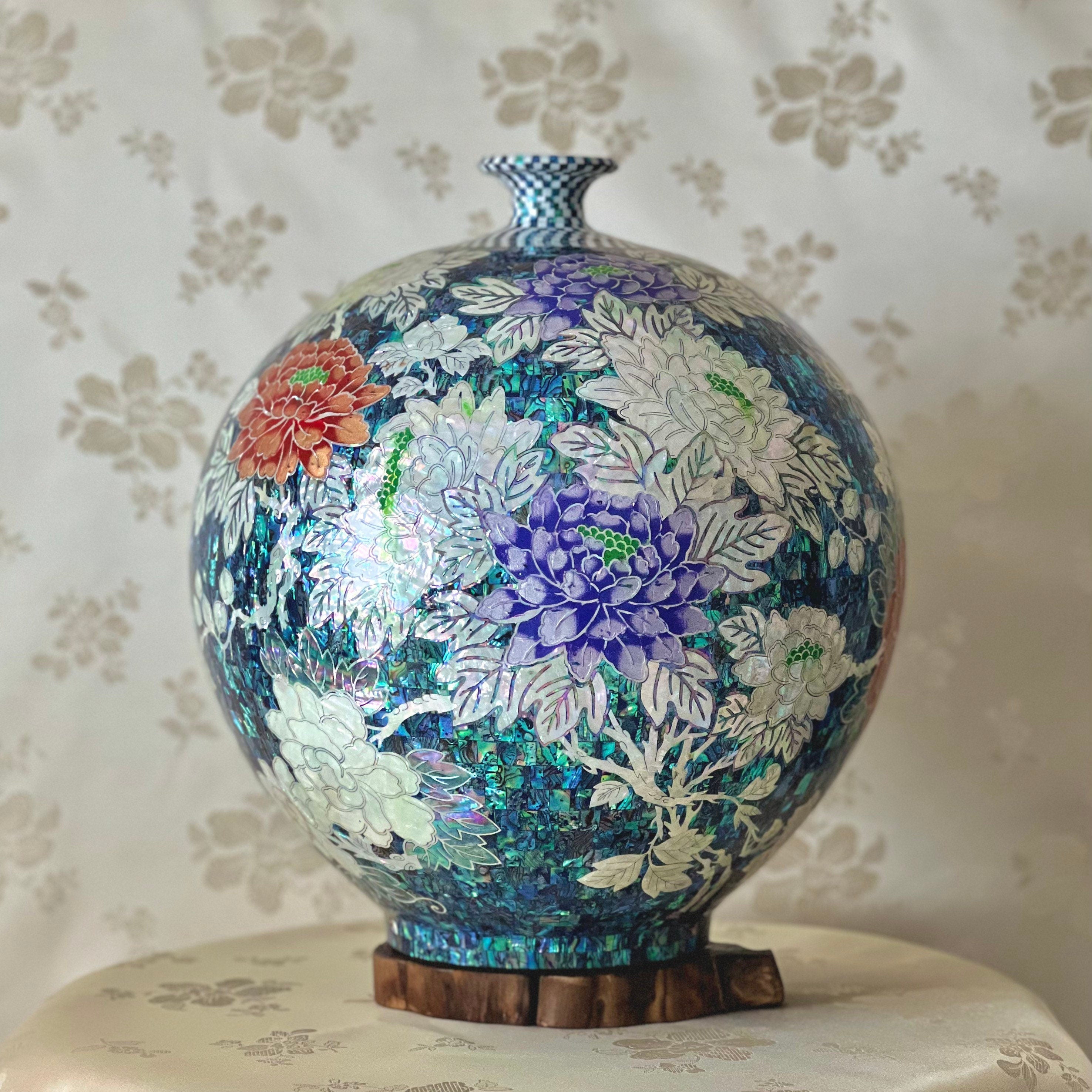 Mother of Pearl Vase with Pattern of Peonies (자개 목단문 호
