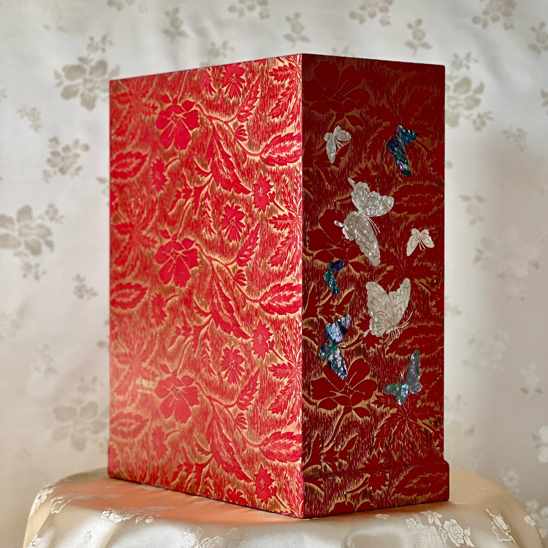 Mother of Pearl Silk Layered Orange Color Cabinet with Pattern of Butterflies (비단 금사 호접문 자개 약장)
