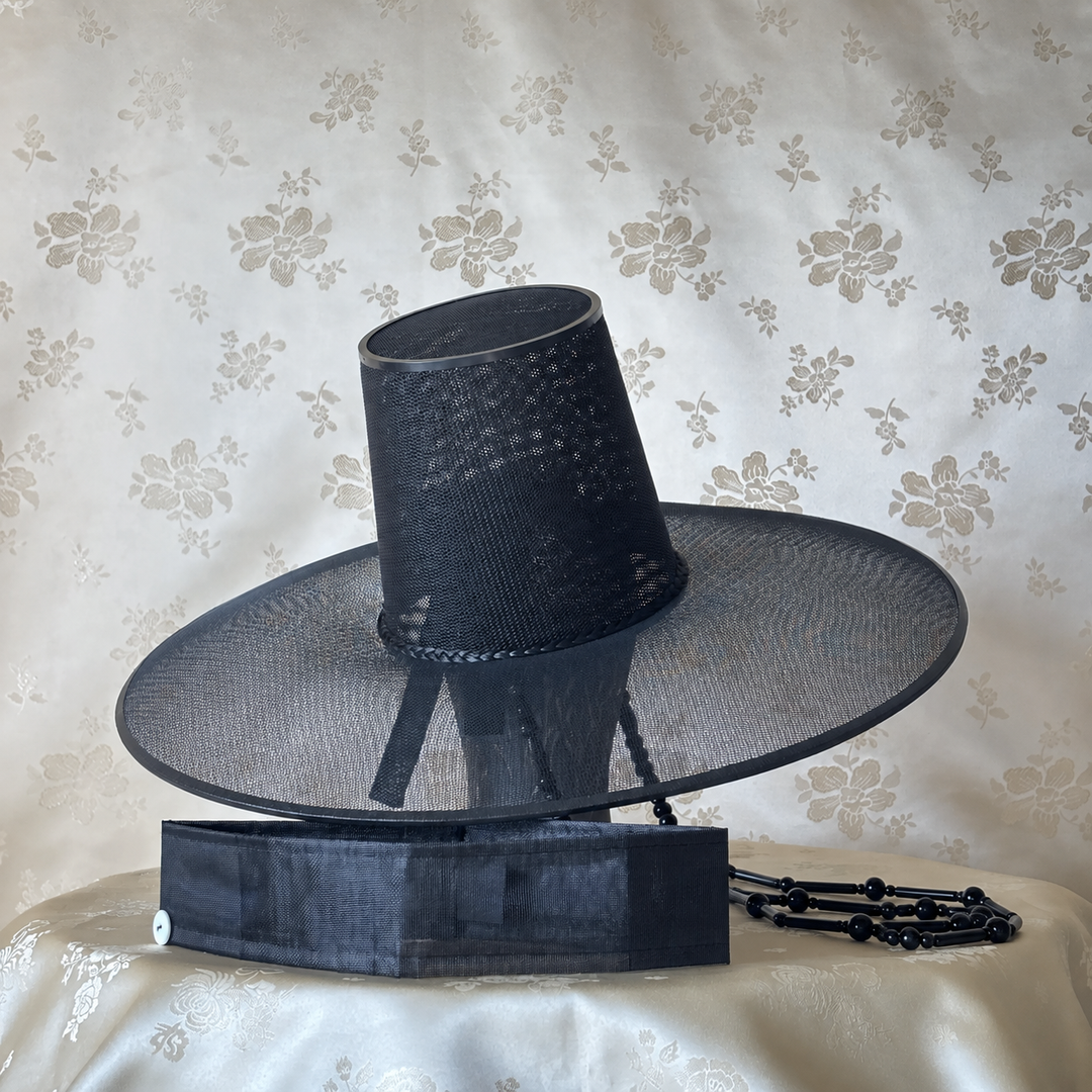 Traditional Hat ‘Gat’: Double-Layered Wide Brim, Symbol of Grace and Authority