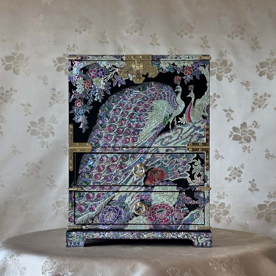 Mother-of-Pearl Jewelry Chest (Bandaji): Peacock and Peony Motif