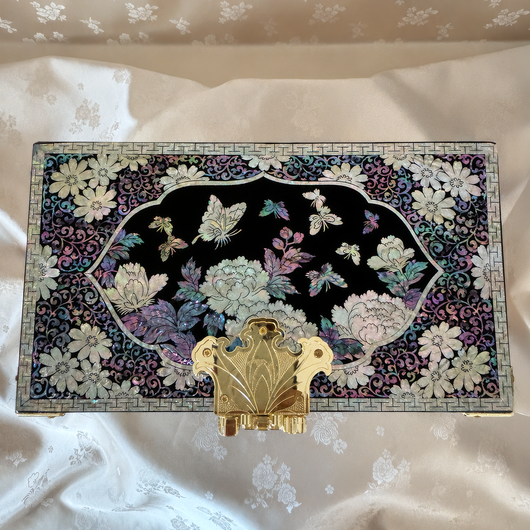 Mother-of-Pearl Jewelry Chest (Bandaji): Peacock and Peony Motif