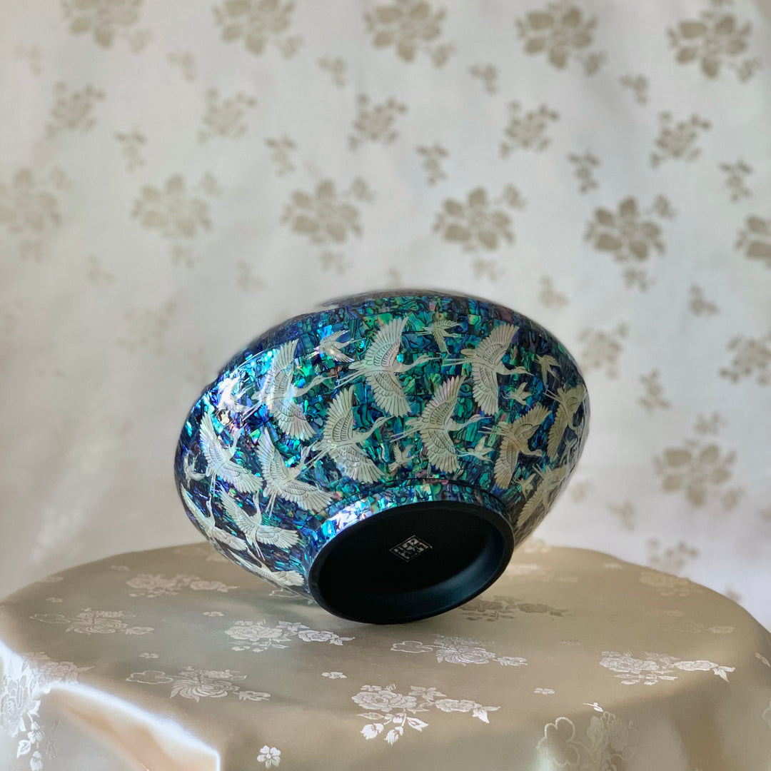 Mother of Pearl Ceramic Vase with 100 Cranes Pattern (자개 백학문 호)