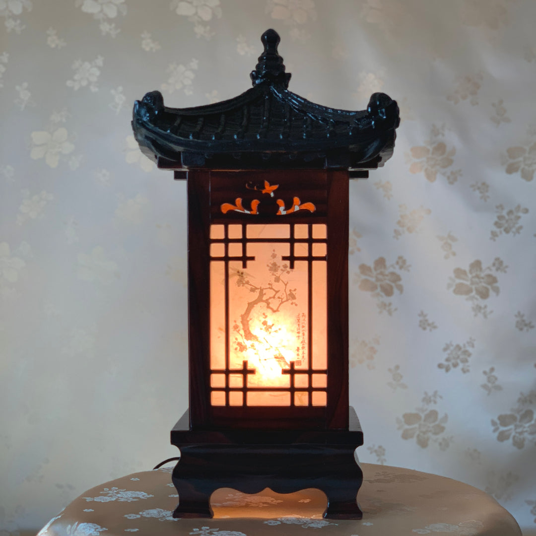 Wooden Accent Lamp: Hanok Tiled Roof Motif, Grand Scale