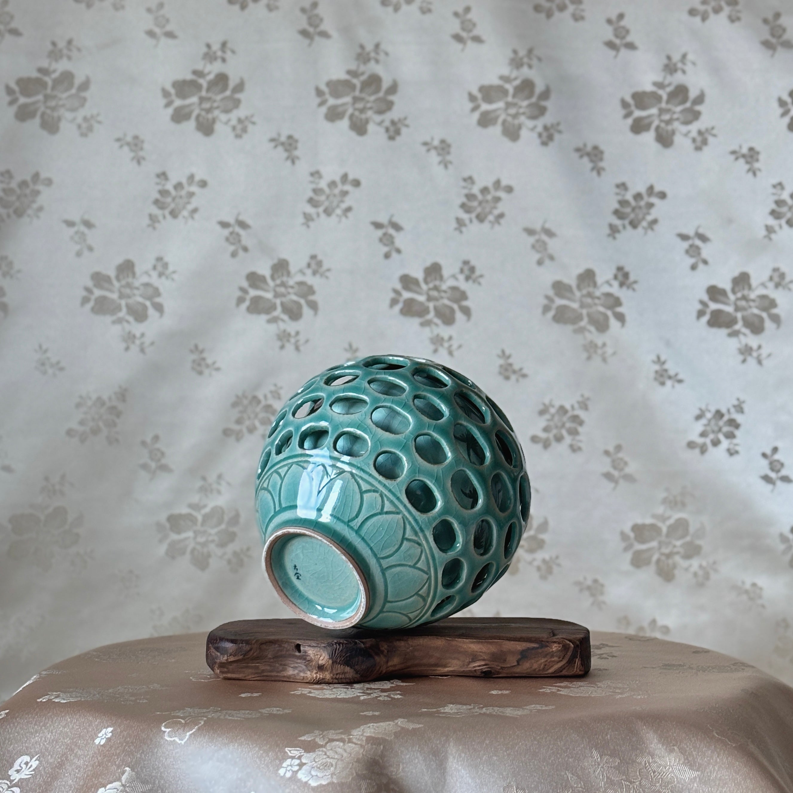 cracked vase celadon korea