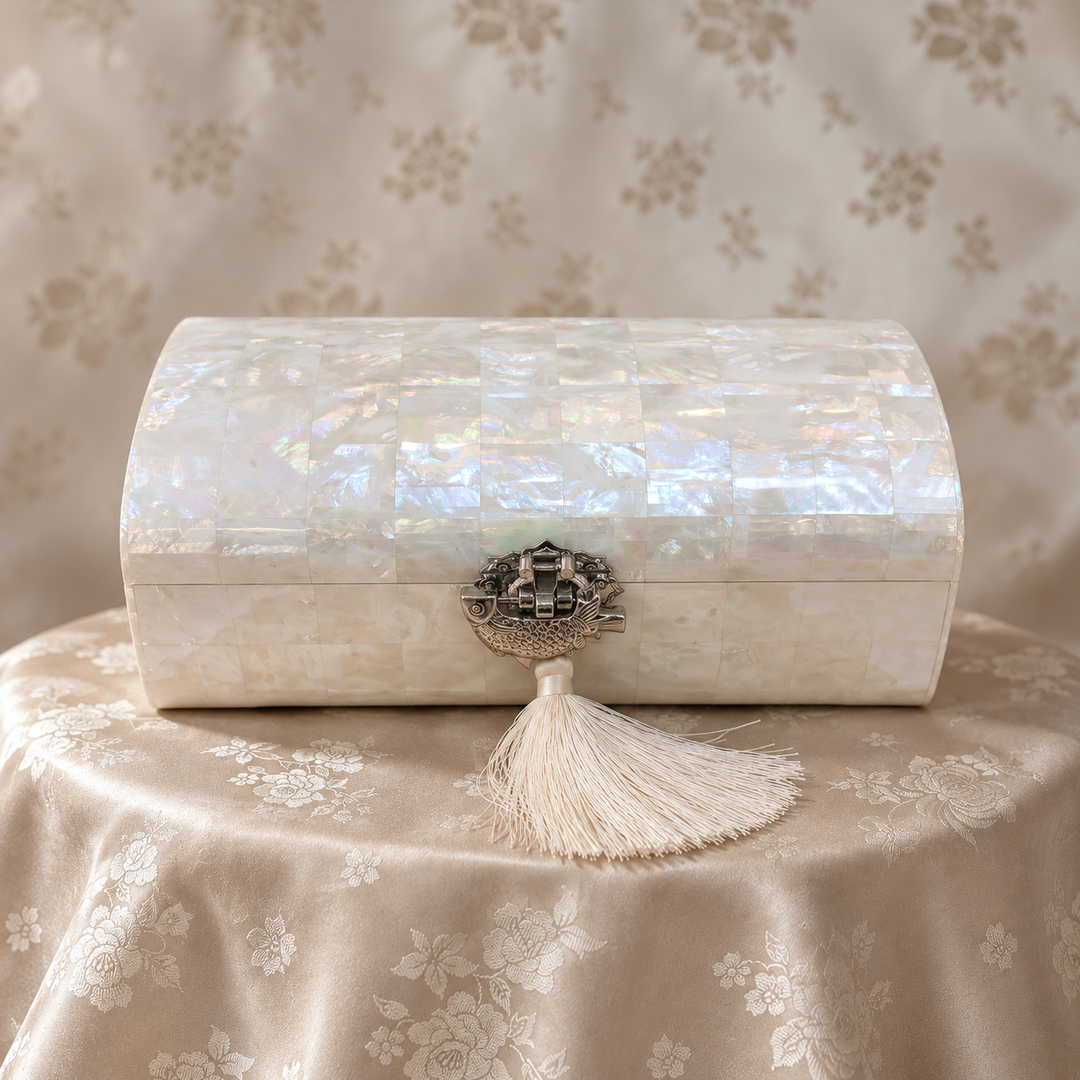 Mother-of-Pearl Arched-Lid Jewelry Box: Mosaic Pattern with White Shell Ground