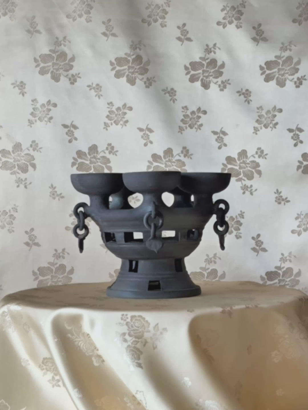 Silla Earthenware Five-Wick Oil Lamp: Ring-Ornamented Form
